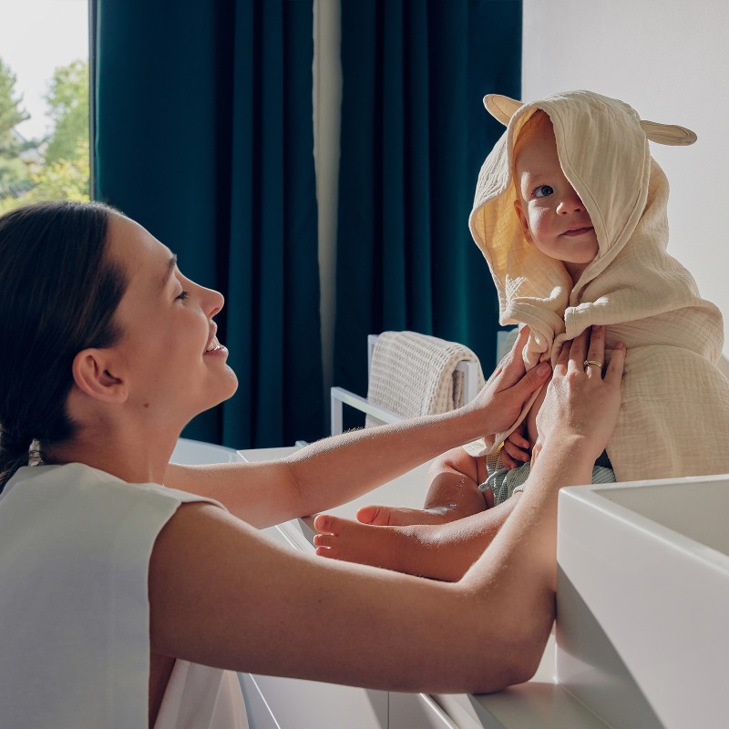 lionelo Muslin Hooded Towel Beige Cappuccino — ręcznik kąpielowy z kapturkiem